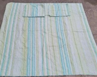 202 - Quilt w/ 2 Pillow Cases 84" x 86"