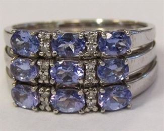 214z - 10k White Gold Diamond & Tanzanite Ring size 6.5