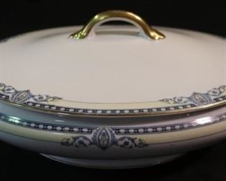 219 - Noritake Chanesta Oval Covered Vegetable Dish 12" x 8"