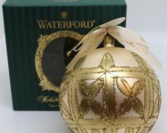252 - Waterford Heirloom Holiday Kylemore Festival Ball Ornament w /box