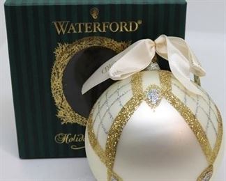 254 - Waterford Heirloom Holiday Avoca Splendor Ball Ornament - w /box