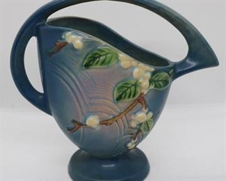 
272 - Roseville Snowberry basket - 8 1/2"