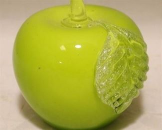 355 - Murano Glass Granny Smith Apple 4.5" t x 5" round
