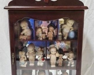 530 - Mirrored Wood Showcase w/ Kewpie Figurines 21.5 x 13 x 4