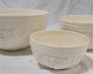 551 - Set of 3 mixing bowls 10" 8.5" 6.5"