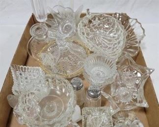 560 - Tray Lot of Glass Items