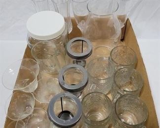 561 - Tray Lot of Glass Items