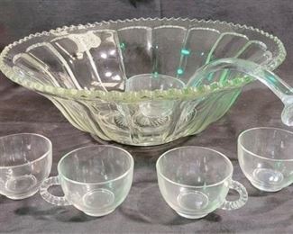 571 - Glass Punch Bowl w/ Glass Ladle & 4 Cups 16 x 5.5