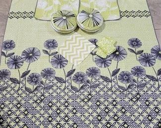 575 - Kenar Home Quilt w/ 2 Shams, 2 pillows & other 86 x 86