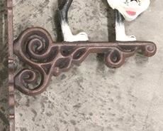 850 - Scaredy cat cast iron wall mount 16 x 8 1/2