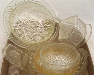 899 - Assorted glassware