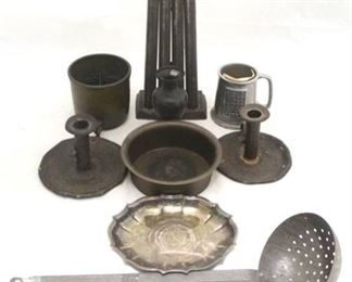 922 - Assorted metal items