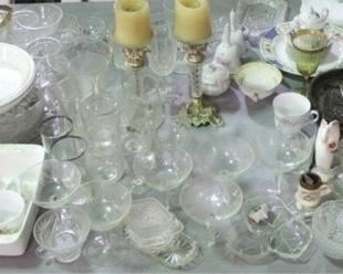 938 - Table lot of items
