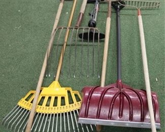 2642 - 7 Pc garden tools
