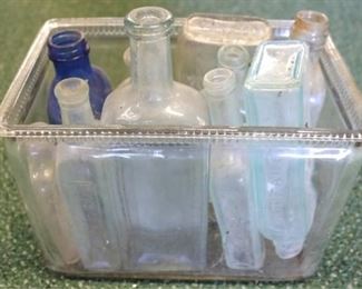 2731 - Glass bin with 11 bottles
