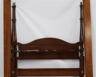 3374 - Willett queen size poster bed 69 x 57
