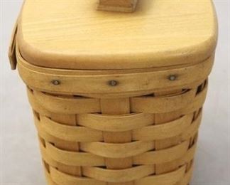 4033 - 2001 Longaberger lidded basket 5 1/2 x 7
