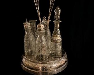 Server salt pepper oil and vinegar 