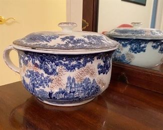 Vintage bowl with lid