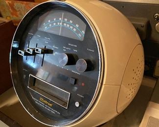 Weltron Model 2001 8 Track Tape Player and AM/FM Radio Combo (Space Ball)