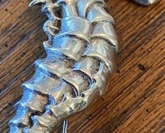 Sterling Seahorse Pin