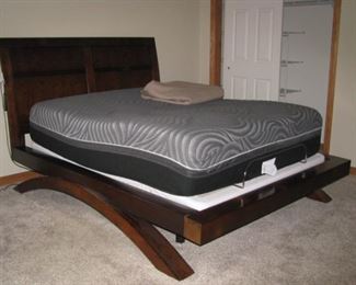  Queen Sealy Tempur-Pedic adjustable bed