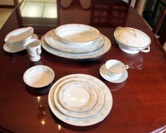 90 pcs. Noritake Colburn