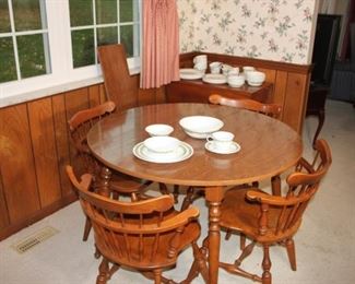 Ethan Allen Kitchen Table with 4 Chairs & 1 Leaf