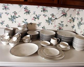 77 pcs. Noritake Ivonne