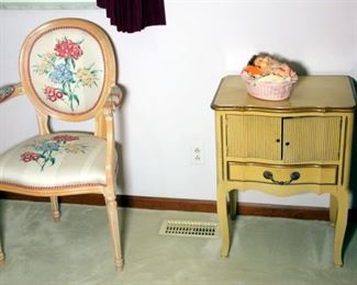 Vintage Ash Bedroom Set (Queen Bed & Mattress Set, Chest of Drawers, Vanity with Bench, Dresser with Mirror, End Table)