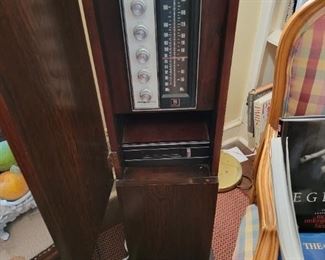 Magnavox tower stereo 8 track system.
It all works!