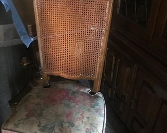One of 6 chairs