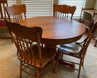 Vintage oak pedestal table with 4 carved detail chairs