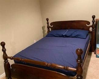 Classic four-poster bed, solid wood -Full size  (no mattress) 