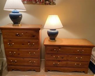 Bassett solid oak dresser & matching chest of drawers