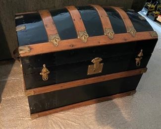 Beautiful Antique Victorian Domed Steamer Trunk with Tray