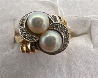 14 k yellow gold with pearls and diamonds size 4