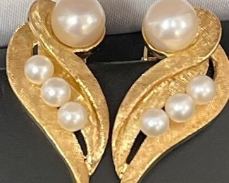 14 K yellow gold with pearls clip earrings 