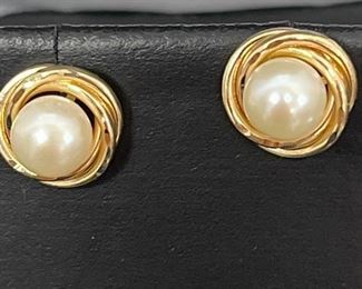 14 K yellow gold pearl earrings 