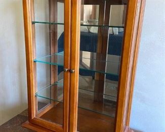 Small display cabinet with mirrored back.  Glass on 3 sides.  Adjustable glass shelves.