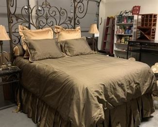 Potter Art Metal Studio Queen Size Bed with Linens