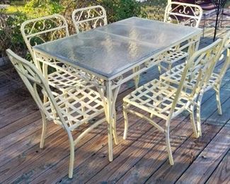 Nice, vintage patio table & chairs