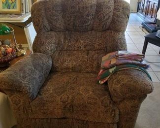 Nice oversized recliner
Nice, clean condition 