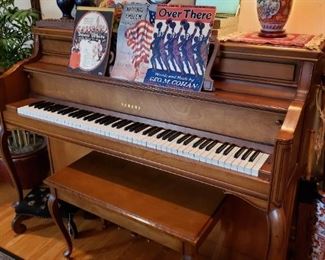 Beautiful Yamaha spinet piano (has been maintained)