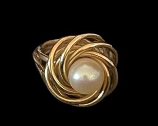 Gold Ring with Pearl.
