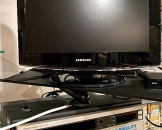 Samsung 18" t.v. $35 (2009)
Harmon Kardon VCD1000 High Fidelity
Audio/ VHS cassette deck HiFi $39