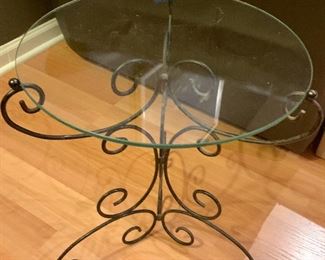 Glass top metal base table 16Rnd x 18h $20