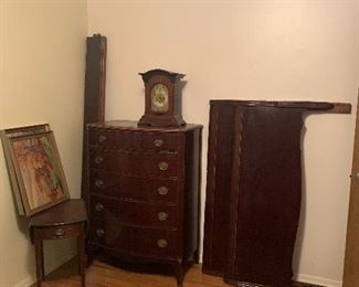 Vintage bedroom set, full size.  Vintage clock.