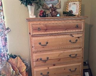 chest of drawers