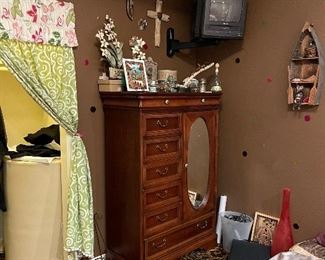 chest with mirror
